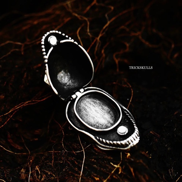 Venom Alien Poison Pill Secret Compartment 316 Stainless Pendant Round Box Chain - Picture 5 of 7